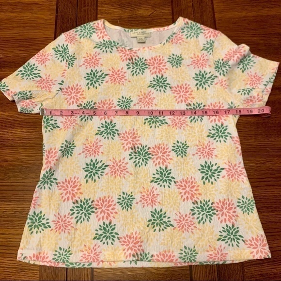 Appleseed’s PETITES Spring Celebration Top - Picture 4 of 7